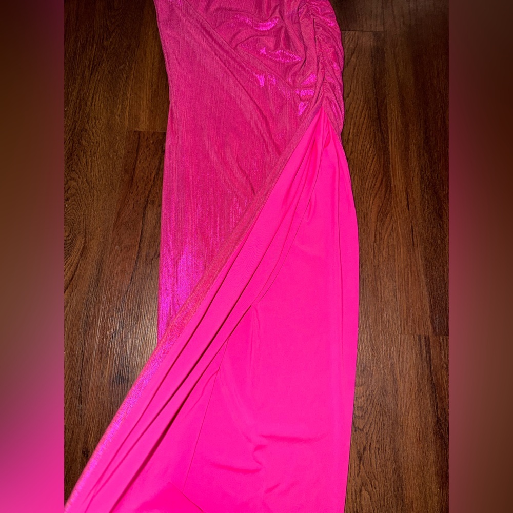 superdown NWOT
miyah cut out dress metallic hot pink split maxi $140 revolve - Picture 9 of 11